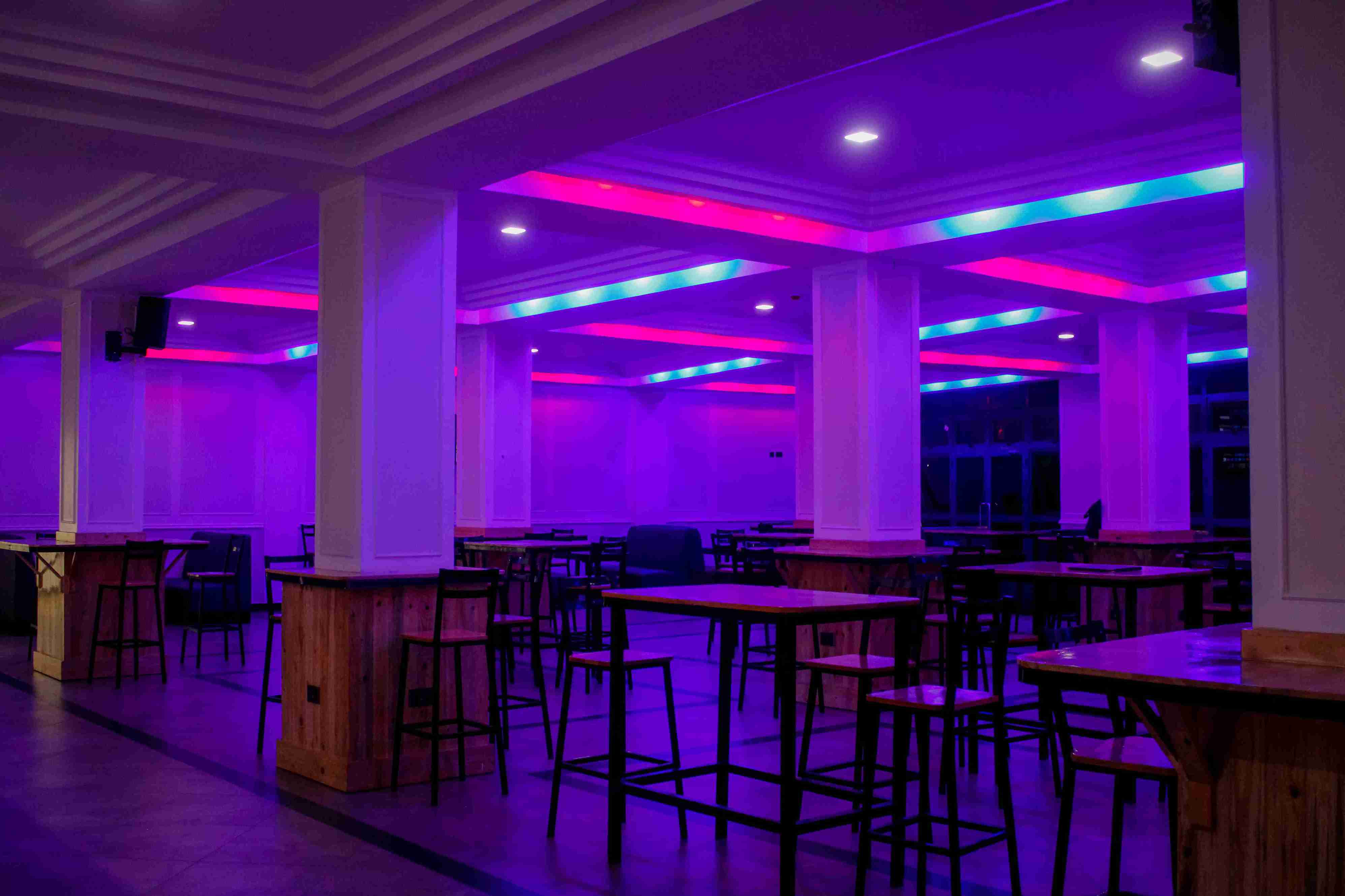 The Dalton Hotel — Safari Lounge in the evening